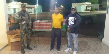 Debajo de una carga de naranjas descubren contrabando de 45,000 cigarrillos en Azua