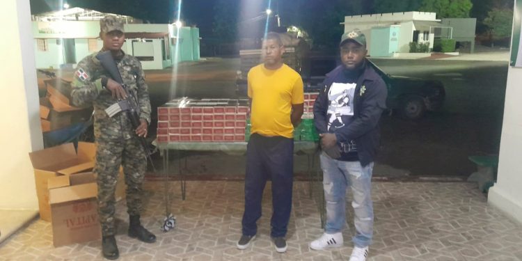 Debajo de una carga de naranjas descubren contrabando de 45,000 cigarrillos en Azua