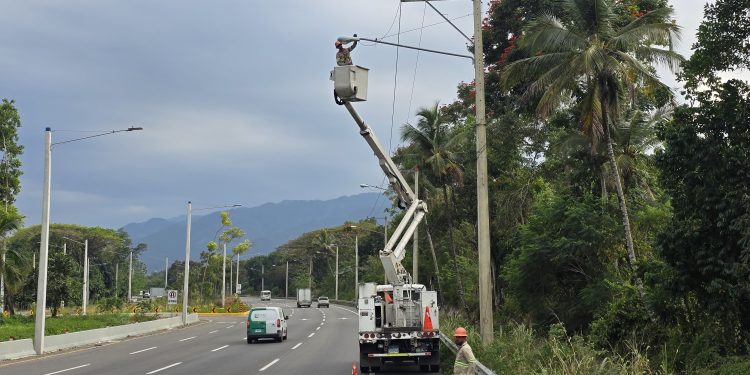 EDENORTE renovó el sistema de iluminación de la Autopista Duarte