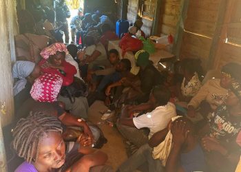Escondidos en una casa descubren 50 inmigrantes haitianos indocumentados en Valverde