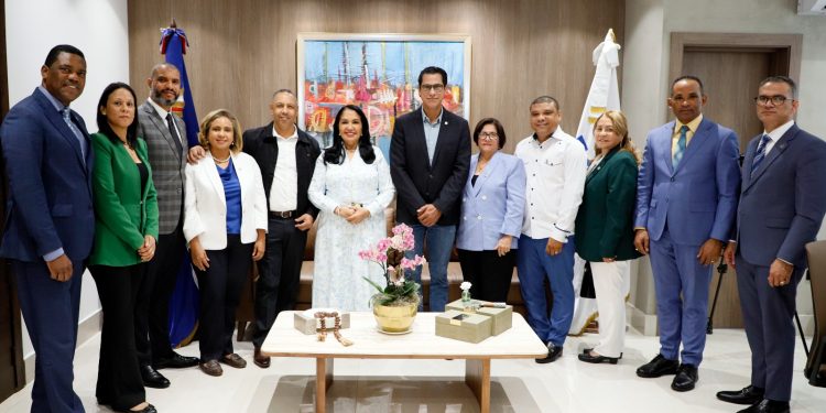 Idecoop realiza reunión de trabajo con miembros de la Comisión de Asuntos Cooperativos del Congreso