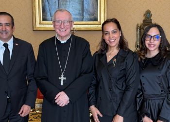 Embajador Víctor Suárez sostiene reunión privada con el Secretario de Estado del Vaticano