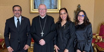 Embajador Víctor Suárez sostiene reunión privada con el Secretario de Estado del Vaticano