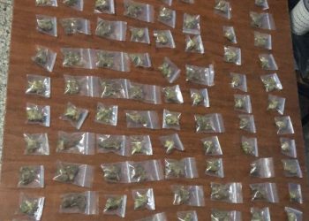 Policía Nacional decomisa más de 4 libras de narcóticos durante intervención en Mary López; varios detenidos