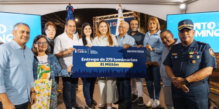 Carolina ilumina 41 calles en El Millón; residentes agradecen por mayor seguridad