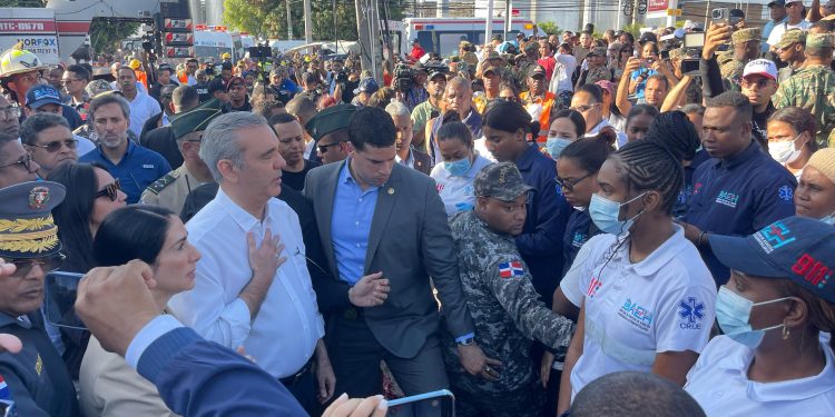 Presidente Abinader dice todos los recursos e instituciones de emergencia del gobierno están a disposición para salvar vidas en tragedia de Jet Set