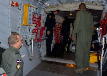 FARD realiza operación aérea para trasladar equipo de rescate desde Puerto Rico