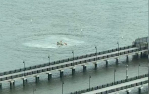 Al menos 6 muertos al caer helicóptero en el rio Hudson en New York