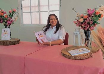 Francia Montero pone en circulación el libro “En la Agenda de Dios”