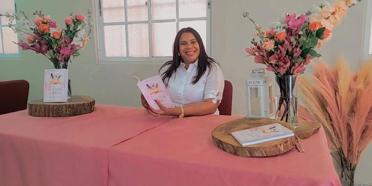 Francia Montero pone en circulación el libro “En la Agenda de Dios”