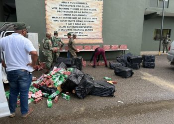 Ejército incauta casi 7 millones de cigarrillos de contrabando en dos vehículos en Montecristi