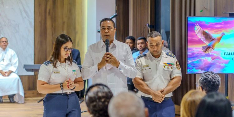 Víctor D’Aza reconoce labor de socorrista de la institución