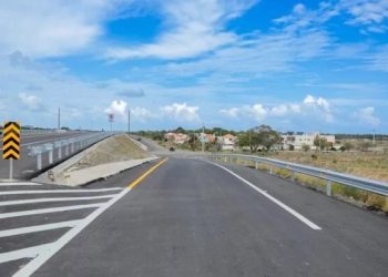 DIGESETT supervisa personal en nueva circunvalación de Baní como parte del operativo Semana Santa 2025