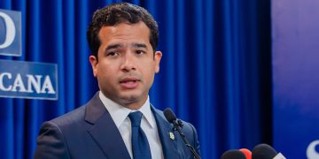 Senador Omar Fernández deposita proyecto de protección víctimas de Jet Set con 10 medidas especiales