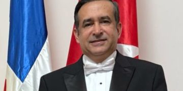 Embajador Víctor Suárez  expresa solidaridad dominicana ante fallecimiento del papa Francisco