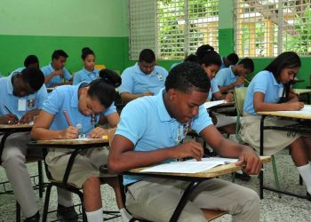 Dan a conocer las escuelas y colegios con mejores resultados en Pruebas Nacionales 2024
