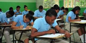Dan a conocer las escuelas y colegios con mejores resultados en Pruebas Nacionales 2024