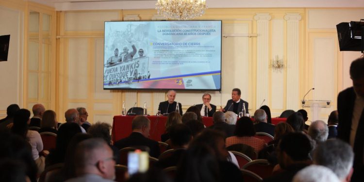 Leonel Fernández encabeza en Francia coloquio obre la Revolución de Abril de 1965