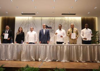 Instituciones firman acuerdo de apoyo a medidas del Gobierno para combatir inmigración ilegal y fortalecer soberanía nacional