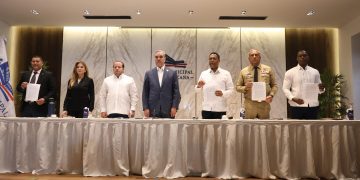 Instituciones firman acuerdo de apoyo a medidas del Gobierno para combatir inmigración ilegal y fortalecer soberanía nacional