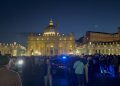 Fila con miles de personas para despedir al papa Francisco supera la medianoche en Roma