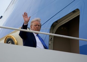 Donald Trump partió a Roma para despedir al papa Francisco