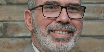 Leonardo Andújar: "Es urgente supervisar los centros de salud que tienen en sus techos aires, antenas y transformadores"