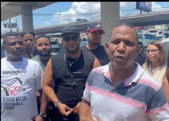 Empresarios y comerciantes de Los Alcarrizos montan piquetes frente oficina Opret