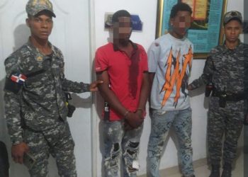 Policía ocupa drogas, arma ilegal y recupera motocicleta robada durante operativos en La Victoria, SDN