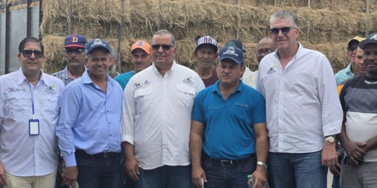 Promegan impulsa el sector ganadero de RD con la entrega de más de 30 mil pacas e insumos