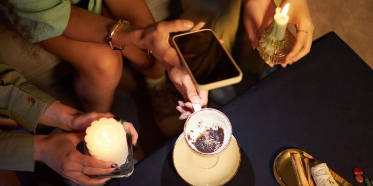 Pide el divorcio porque ChatGPT leyó en el café que su marido la engañaba