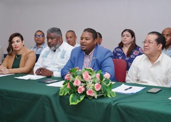 Fuerza del Pueblo acusa al alcalde Francisco Peña de violar leyes y normas administrativas sin consecuencias