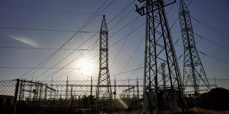 La Red Eléctrica de España calcula que necesitará entre 6 y 10 horas para recuperar todo el suministro