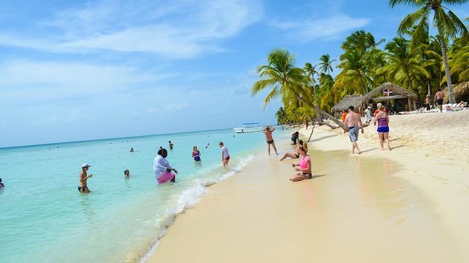 Prohíben fiestas masivas en playas y balnearios durante la Semana Santa 2025