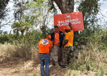 Defensa Civil clausura balnearios en Monseñor Nouel por vaguada; autoridades llaman a la prudencia