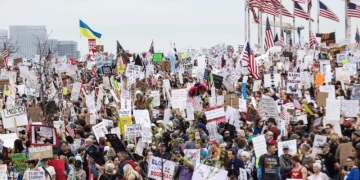 EEUU se moviliza con más de 1,200 protestas contra medidas de Trump