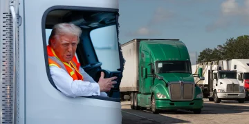 Por orden de Trump, choferes de camiones de carga pesada deberán hablar inglés