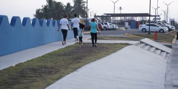 Visitantes valoran limpieza y belleza del Paseo Marítimo Malecón