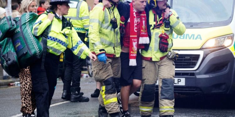 Hay 27 personas, incluidos 4 niños, hospitalizadas después de atropello a fanáticos del Liverpool
