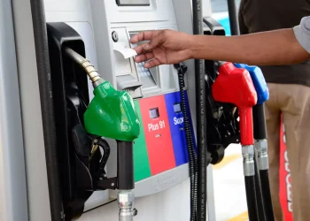 Bajan cuatro combustibles y seis mantienen sus precios sin variación