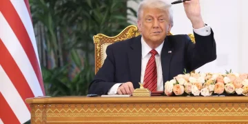 El Supremo permite al Gobierno Trump retirar la residencia temporal a 532 mil migrantes