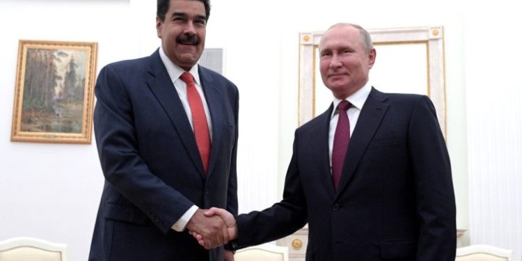 Putin y Maduro celebran en el Kremlin 80 años de Victoria y de relaciones diplomáticas