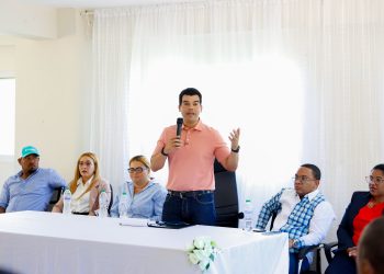 Wellington Arnaud lleva soluciones al sector Los Taínos, Guayabal, provincia Azua