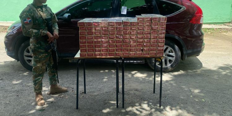 Ejército arresta pareja con contrabando de 39 mil cigarrillos oculto en una jeepeta en Santiago Rodríguez