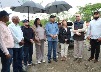 Igor Rodríguez Durán supervisa daños por lluvias en la comunidad de Saballo junto a autoridades nacionales y locales