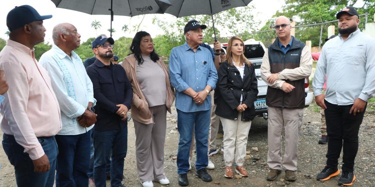 Igor Rodríguez Durán supervisa daños por lluvias en la comunidad de Saballo junto a autoridades nacionales y locales