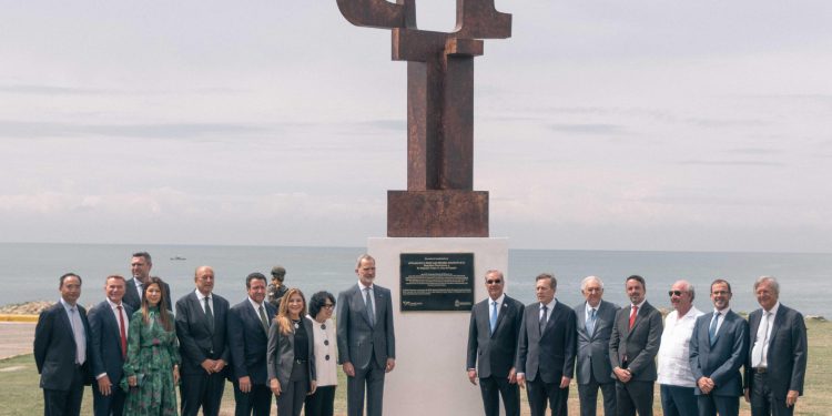 Rey de España, Abinader y Carolina Mejía inauguran monumento a la paz y la libertad en Malecón de SD