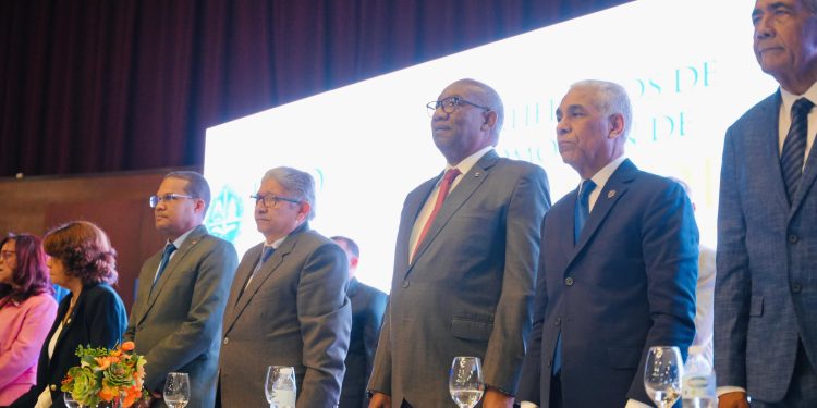 UASD promueve de categoría académica a 2600 profesores