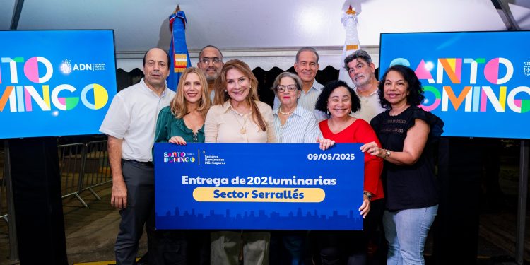 Carolina Mejía continúa programa Sectores Iluminados Más Seguros con entrega de 202 luminarias en Serrallés