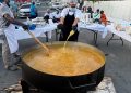 FEDA y chef Solangel Velázquez realizan Asopao de Mariscos con Coco para mil personas, en Samaná